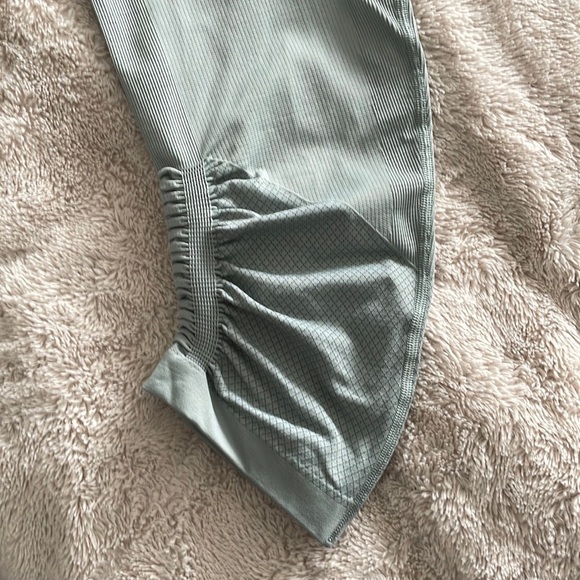 Lululemon Athletica Taryn Toomey Awakening Crop in Earl Grey - Picture 4 of 12